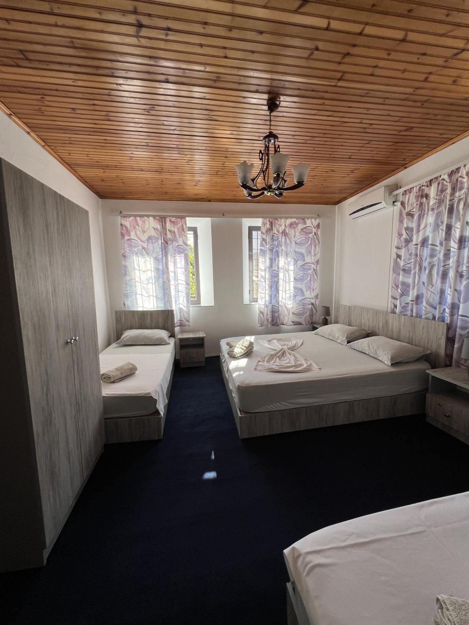 Onetwosleep Guesthouse Shkodër Exterior foto